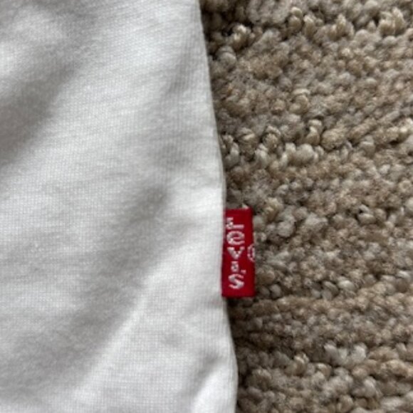 2 Women's Short Sleeve T-Shirts in Perfect Condition - Picture 3 of 4